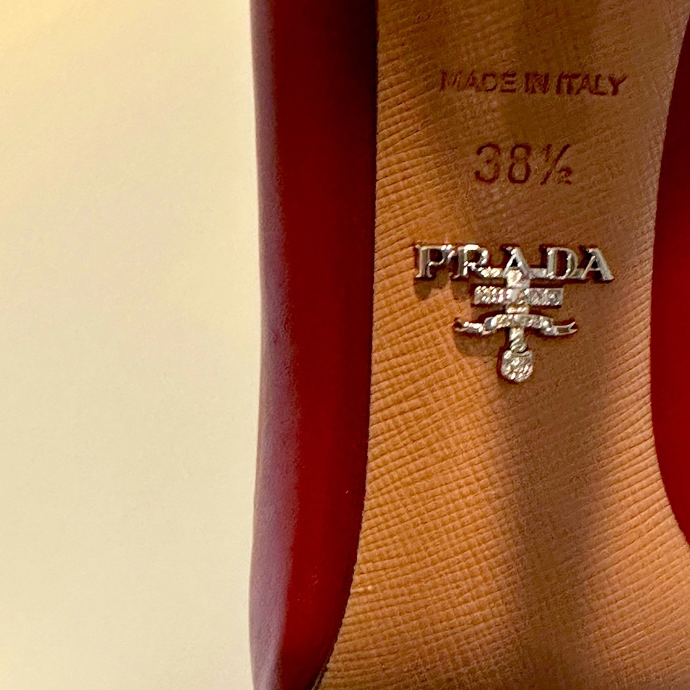 Prada Maroon Heel. - Picture 6 of 6
